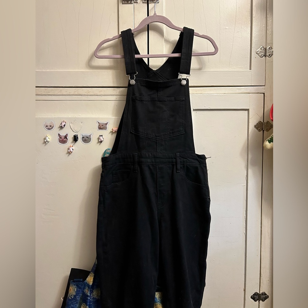 Skinny Levi’s black overalls